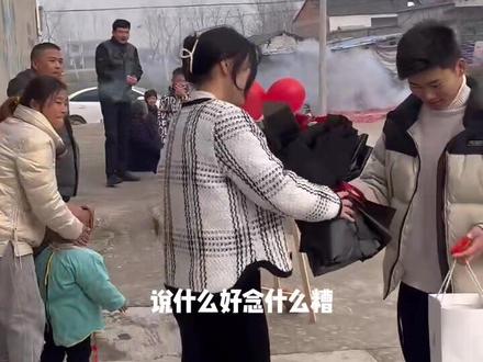 砍了这么久别人的山楂树,这下到我的山楂树你们可别砍了#订婚纪实