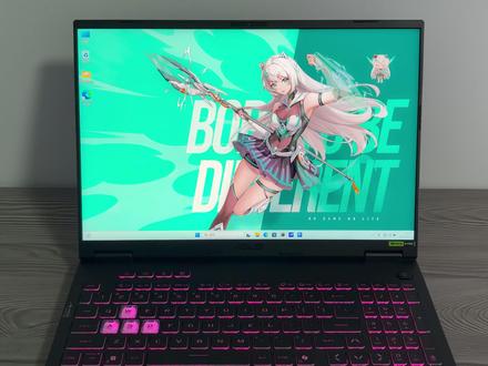 华硕天选6pro换miniled屏幕实测效果对比 天选5、6系列原装屏幕都是165hz 100%Srgb色域。
为了做产品划分,官方将天选的屏幕定制到比ROG和魔霸低一个档次。
姑且将华硕的屏幕分成三等(游戏本)
上等马:ROG枪神9超竞MiniLED 240hz 1200尼特 p3色域 HDR1000 2000背光分区
中等马:枪神、魔霸普通版240hz 500尼特 p3色域 无HDR
下等马:天选、魔霸新锐的165hz 400尼特 Srgb色域 无HDR
在低亮低刷低色域的状态下,很多机主找到主播吐槽屏幕的观感差。
这就导致即使我们花高价选购的6pro高配版,因为屏幕的短板导致使用体验上就是远不如ROG。
属实很亏,所以机主们就在主播这里更换了枪神9超竞的miniled。
更换后的反馈也是极好,对比原屏提升幅度非常大,都很满意,使用体验甚至已经超过了ROG。
跳过枪神魔霸普通版的240hz 500尼特ips,直接上超竞的顶配miniled,效果绝对是会给到位。
天选6pro变成6promax,这才是真正的天选啊!
除了视频中的天选6pro,天选6、5pro、5、4都是可以更换超竞的顶配屏幕