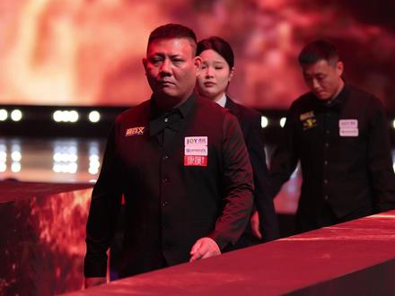 准神郑宇伯对战两广总督薛珍麒,巅峰对决一触即发
#郑宇伯#薛珍麒 #台球是一种生活 #台球 #乔氏总决赛500万