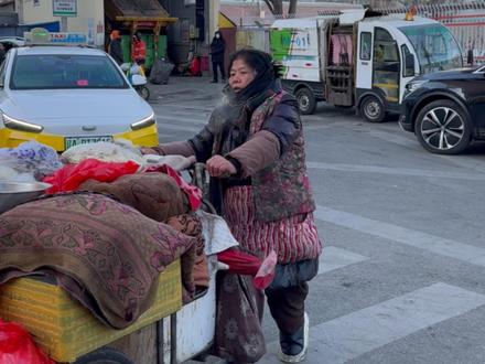 鸡骨棒大姨魔丸#vlog十亿流量扶持计划 #美食 #鸡骨棒大姨
