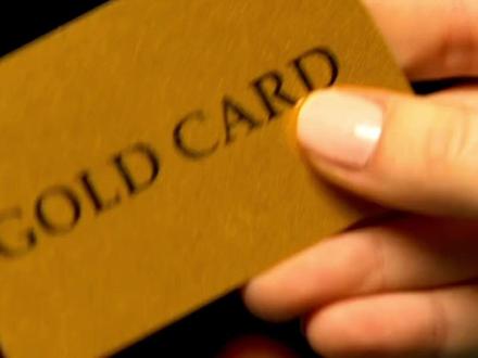 美国正式启动100万美元换绿卡 据说排队人数早已超过7万。#绿卡 #移民美国 #美国经济