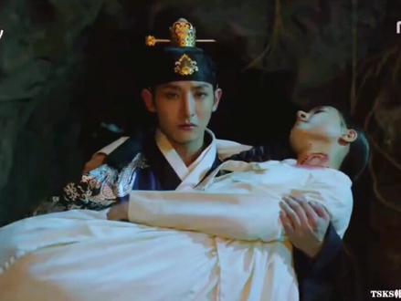 #韩剧 #夜行书生 #好剧推荐 #李洙赫夜行书生 #吸血鬼#反派的爱情
夜行书生反派吸血鬼的爱情,这才是正cp🤩