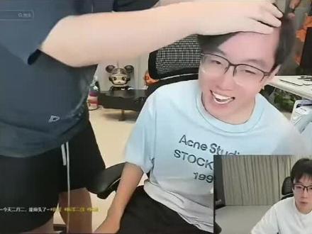 陈泽看自己鬼畜视频#陈泽 #陈泽朋友圈 #鬼畜视频 #陈泽直播回放 @陈泽-