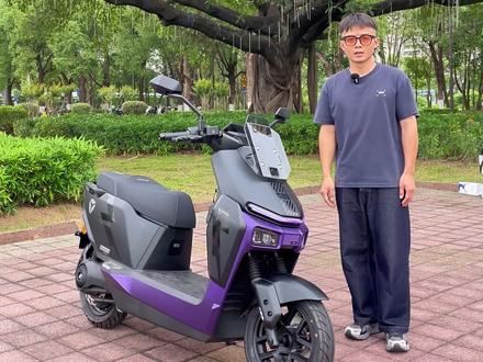 雅迪星舰100L深度测评,4999空车价#雅迪冠能星舰二代 #雅迪电动车 #电摩推荐 #雅迪星舰 #电摩