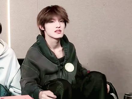 【对比向】真有点分离焦虑,不是因为弹幕才问的“张极是在干嘛” /和很亲近的人在一起就是自然放松的状态,在有选择的情况下也可以没有安全距离#极禹 #极禹临界暧昧 #TOP登陆少年 #cp