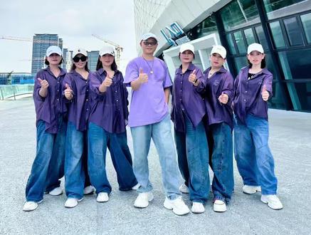 #思念唯你 #背面演示完整版 #最潮广场舞 “想找个人一起把帅气写在风里,小姐姐有兴趣吗?”😎……💃🏿#热门音乐 #思念成灾