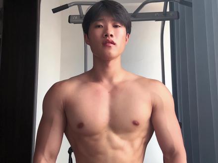 兄弟们不要焦虑,只要体脂不是特别低,放松下来腹肌都是不明显的#自律 #健身 #徒手小磊