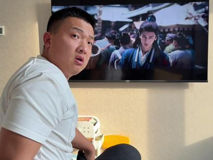 如果我和张凌赫同时掉水里,你先救谁?#男人的家庭地位 #逐玉