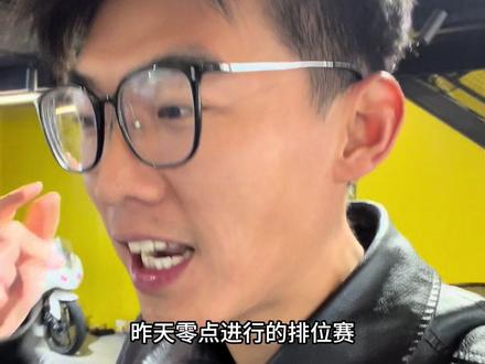 #张雪820rr 在#wsbk 葡萄牙站,练习赛最快单圈+排位赛第二,恭喜,但是能不能拿到积分还得看今晚十点的正赛#张雪机车 @张雪的机车