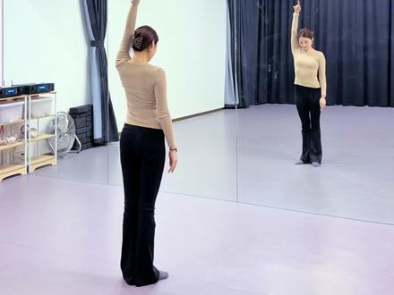 回复 @羽儿的评论 《梦底》背面口令版教程 长按屏幕可放慢速学习#梦底 #翻跳 #成人舞蹈教学 #山雨十月舞蹈艺术空间