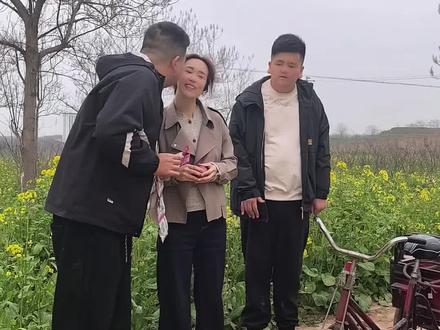 #上热门 #记录真实生活 嘉嘉也在找玉芬,玉芬到底在哪里!#玉芬