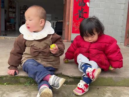 下午遛娃回来,看奶奶怎么哄言言嘟嘟睡觉的#带娃日常