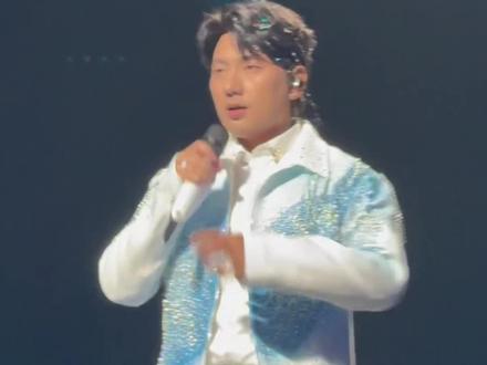 分币不掏是什么梗啊,竟然唱到了演唱会上🤣#分币不掏 #海来阿木广州演唱会#海来阿木尽送些没人要的东西#来跳舞 #下一站嘉禾望岗 @海来阿木(3月8巡演马来西亚返场)