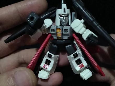 星辰版尖头部队教程
感觉不算很难的改造
#布鲁可变形金刚 #布鲁可积木人 #变形金刚 #变形金刚玩具 #教程