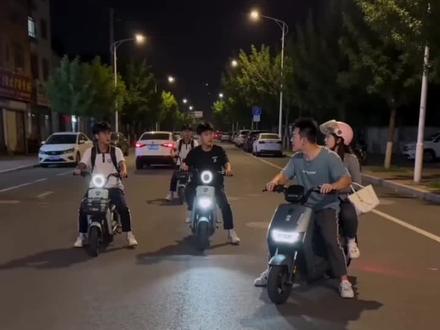 奇拉比踢正步事件 你会踢正步吗 君子动手不动口😂😂😂#奇拉比#精神小伙 #名场面 #火影忍者@奇拉比(隔壁晚七点播)
