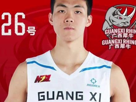 庞峥麟能否打CBA?按照目前状态绝对可以,那最理想的还是等到CBA扩军继续代表广西出战。
#庞峥麟 #广西威壮 #nbl #篮球 #咚指导说