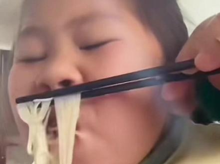 无骨家族无厘头日常#涵瑶v涵璐 #涵璐 #无骨晓丽 #骗你生女儿 #看一遍笑一遍