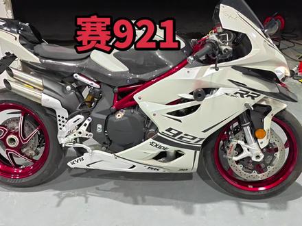 24年钱江赛921,个人一手车1000公里,改件特别多,防摔护杠,改了短尾,后驼峰,透明车衣,碳纤维油箱护板,奥古斯塔1000排气,摩托创牛角把手,AEM直推上泵,全车更换钛合金螺丝,价格美丽,46800随时过户,原厂件也在,喜欢的咨询#赛921