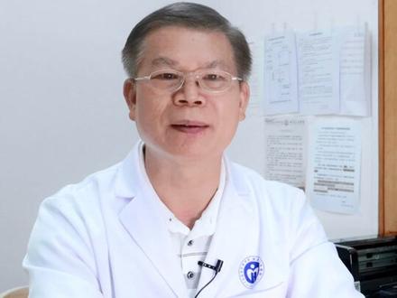 #嘴唇上长一粒粒黄白色的小颗粒,涂了口红更明显,不要去抠,也不要乱用药。#科普 #涨知识