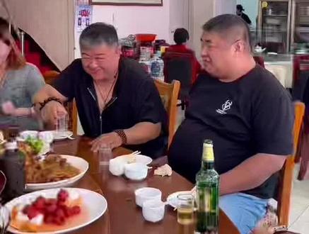 #记录生活@湾沟炳哥 平时喝一杯今天喝了两杯,未成年人禁止饮酒