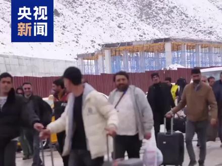 土伊边境线上的“提箱客”和那些发不出去的货。(总台记者 陈慧慧)