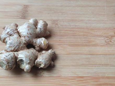 生姜搭配山楂,作用实在太厉害了,喉咙像吞刀片的朋友一定要试试 #姜 #山楂 #止咳化痰 #跟着抖音学做菜