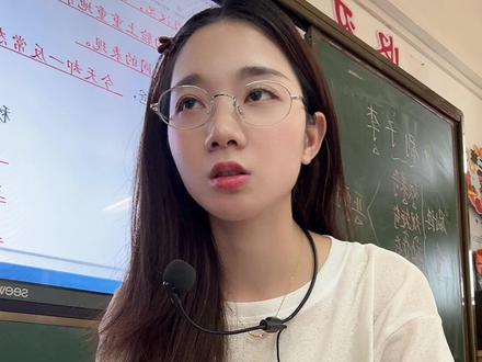 #校园#教师日常#班主任管理#道德教育 传纸条
如果你发现他人很优秀,你应该做的是欣赏认可别人的成就,并以此为榜样学习,而不是用这种不礼貌不文明的方式恶意贬低别人。每个人说的话都是有影响力的,有些太重的话,砸在别人的身上,会很疼,需要很长的时间去消化,靠很多能量来修复自己。
无论你对别人有多大的恶意或者不满都不要随意出言贬低中伤侮辱他人,与人善言,暖于布帛、伤人与言,深于矛戟。