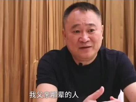 龚曙光,澧县人。《潇湘晨报》创办人,作家、文艺评论家,出版有《日子疯长》《满世界》