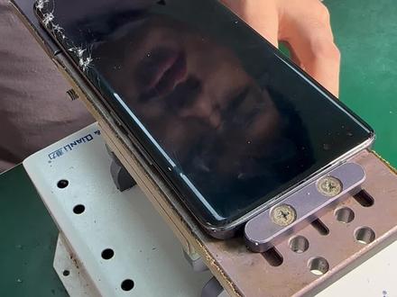 我原来没有,怎么修完后就有了?你的屏幕是不是有问题?荣耀magic4pro 换屏#手机维修 #爆屏修复 #曲屏维修 #寄修手机