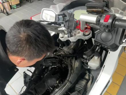 养一台国宾650也太麻烦了。刚过保3天就出故障,行驶中加油加不起来,顿挫特别明显。检查更换高压线圈后完美解决。油表不准,顺便更换油位传感器。#摩托车 #春风650国宾 #国宾650