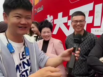 本月4月12号天门店三三画饼店9.23分举行开业典礼!欢迎大家进店品尝!#爆笑三江锅 #三三画的饼