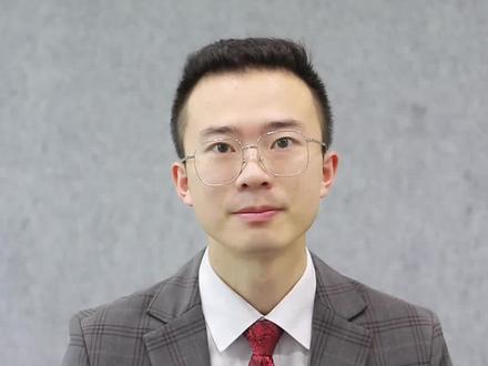 交通事故,头部受伤,可以评几级伤残?今天上午,孙律师在昆明市中院开完庭回来路上接到咱们抖音粉丝的咨询电话,他家里人出了交通事故,头部受伤做了手术,现在还在休养阶段,他想了解交通事故头部受伤可以平残的情况。孙律师在此给大家做个详细的讲解,大家可以观察一下自己的收藏情况。凡是有闭合性颅脑损伤的颅内血肿、重度脑挫伤、半脑水肿、开放性颅脑损伤等具有手术适应症的,一般情况下均需要进行开颅手术治疗。一般常用的开颅手术类型有开颅血肿清除术、去骨瓣减压术、脑室引流术、钻孔引流术。按照现行的人体损伤致残程度分级规定,颅脑损伤,只要做了开颅手术的都是十级伤残。在这里还要特别提醒大家,严重的头误伤,后期很可能会涉及到智能鉴定的问题。做伤残鉴定时,一定要申请做智能鉴定,如果影响到了智能,那么伤残级别会更高,大家有任何交通事故赔偿的问题,伤残的问题欢迎评论区留言。
#昆明律师 #法律咨询 #法律常识 #交通事故赔偿 #律师