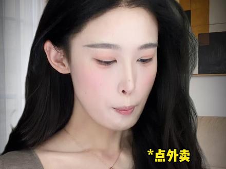 为啥会说话的人,往往人生路更顺🥹 嘴笨、性子软的乖乖女,不如试试利他性表达。
利他性表达,就是站在他人立场看问题,更容易让人接受,满足我们的需求。
教几个家里没教但可以托举自己的tips🥹~#利他性话术 #向上社交 #人际关系 #情商 #利己思维