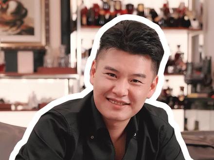 #老酒 该如何打开?教你一个#品酒 老司机才懂的妙招!#叫板屏实力 #白兰地 #老酒开瓶 @DOU+小助手