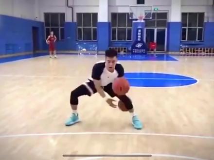 《这水平 打不上NBA?》#郭艾伦#亚洲第一控卫 #篮球 #野球场