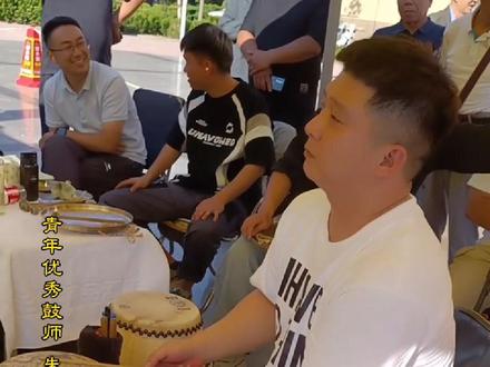 朱熙老师的《穆桂英挂帅》伴奏,无论是剧场还是送戏下乡,都是最好的状态,本轮河南豫剧院青年团新乡送戏下乡今天就结束了,接来下10月1日南阳方城见,10月9日郑州新郑见。#豫剧 #青年戏曲传播者 #谁说戏曲不抖音 #演出现场视频