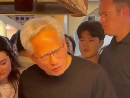 #黄仁勋 为吃一口烤玉米全场买单,买过的也要再买一次
