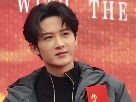 横店有史以来最大的应援场面也是被我见证了
檀健次我们爱你😘#我的大明星一定红透半边天 #我担秒了全世界 #檀健次 #檀健次何不同舟渡 #檀健次谢却山