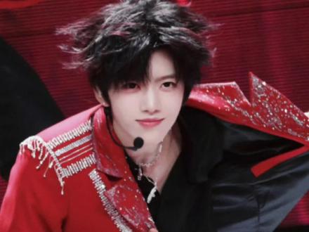 或许你听过“张函瑞进行曲”🔥他同时也被称为“华语乐坛老来得孙”
#张函瑞进行曲#张函瑞#华语乐坛