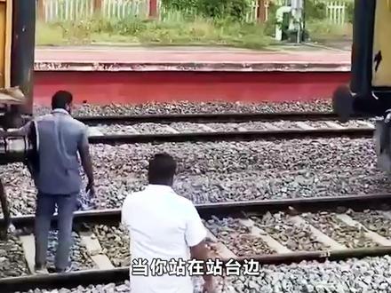 沿用百年的詹式车钩,看似松垮却能牢牢锁住车厢,什么原理?#抖音知识年终大赏 #詹式车钩 #火车 #原理 #机械