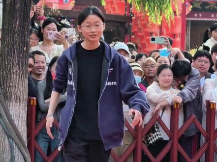 长着学霸的脸 跳着权威的舞 #染姐 #跳舞 #万万没想到 #小孩姐