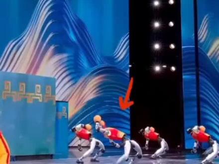 摔跤啦?!!
No.它只是为了给你来个更炸裂的技术!👍👍👍😁