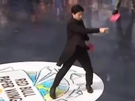 炫酷2022年最强红牛冠军回旋纸飞机,各种花式表演,特技惊艳全场#纸飞机 #折纸 #折纸教程#手工折纸#回旋纸飞机