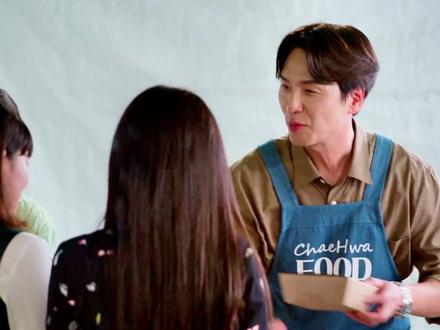 厨房厨房,9号桌来了一对情侣 #善意的竞争 #李惠利 #郑受彬 #尼姑素食馆 #厨房厨房