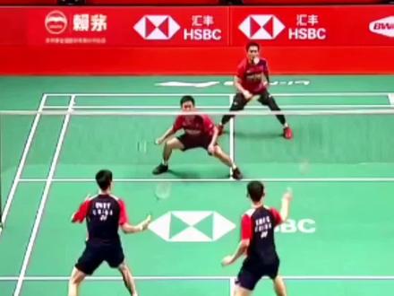 老将阿山和亨德拉,连续4次打进羽联年终的总决赛,并且在此前的三次决赛中均取得胜利#意外的结果 #羽毛球男双比赛 #2022世界羽联总决赛