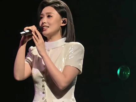 花开天下演唱会
尧尧《花妖》首秀
刀郎老师的和音
好听好听好听
#完美配合
#徐子尧
#刀郎徐子尧
#刀郎祝贺徐子尧首秀圆满成功 #完美配合
视频来源@夜宿他舟