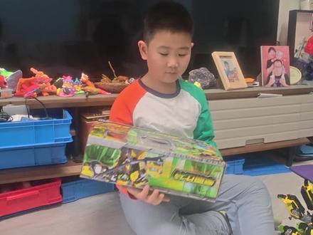 #炫卡斗士 #模型 #上热搜 #男孩玩具 #谁教的娃这么优秀 变变变,变形