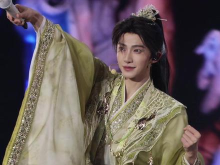 鲨鲨是刘宇送给我最好的礼物🥰
和大家的合照放最后面啦
#刘宇 #刘宇贵阳 #星耀之巅群星演唱会 #我担秒了全世界 #我的大明星一定红透半边天