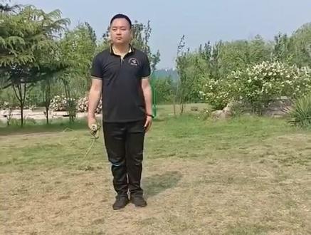 #甩鞭子 #鞭子梦 一路健身鞭标准套路起势规范。