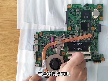 这是戴尔inspiron(灵越)1440笔记本硬件升级,老笔记本硬件升级。430个币子cpu更换成p8800,增加固态硬盘240g,原机械硬盘放光驱位,内存组成4g双通道,更换笔记本电池,无线网卡双频支持5G联网,清灰加硅脂和硅脂垫。开机10秒,关机8秒,告别卡顿慢,速度飞起。喜欢😍小伙伴点点❤️,加加关注,最大支持与动力。@抖音广告助手 @抖音创作者中心 @DOU+小助手 @DOU+上热门 @DOU+小课堂 #大数据推荐给有需要的人 #老笔记本电脑升级配置 #戴尔灵越1440 #戴尔灵越1440硬件升级 #更换cpu清灰加硅脂